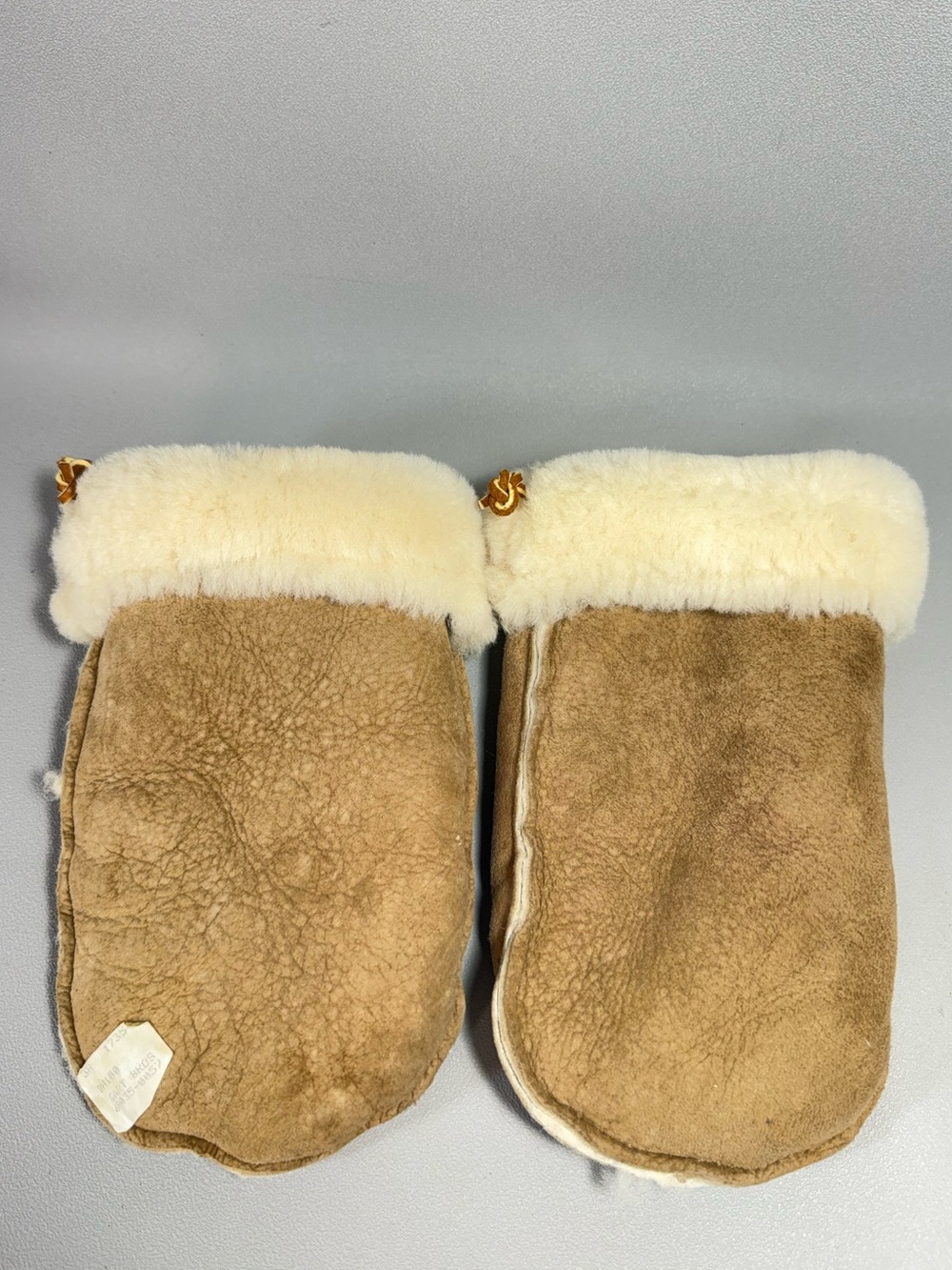 Vintage Deadstock Tan Lambskin Suede Leather Shearling Lined Cuff Mittens